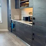 2-bed With Balcony & Parking Daire Harrogate