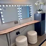 2-bed With Balcony & Parking *