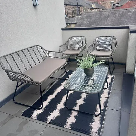 아파트 Hill House Luxury 2-bedroom With Balcony & Free Parking, 2 X King Sized Beds *