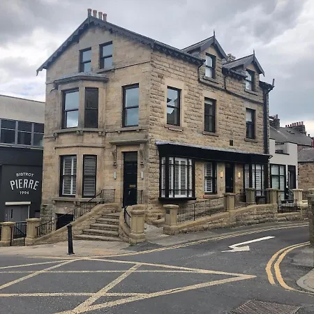 2-bed With Balcony & Parking Harrogate