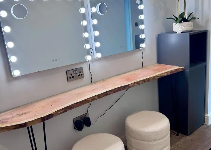 2-bed With Balcony & Parking *