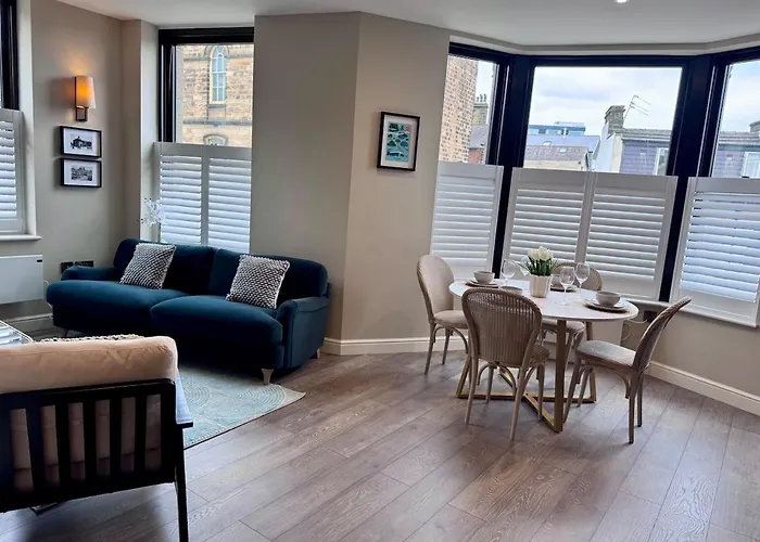 2-bed With Balcony & Parking Lägenhet