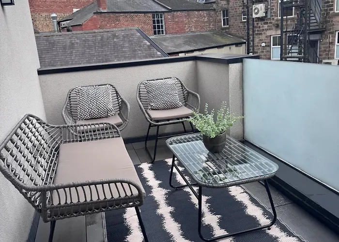 2-bed With Balcony & Parking * Harrogate