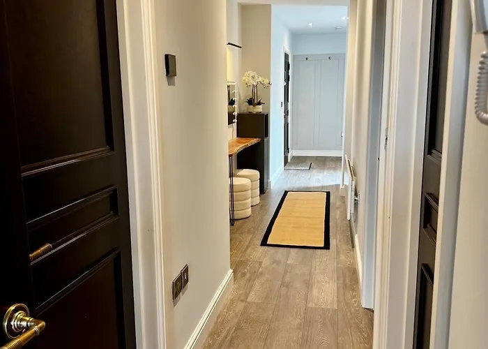 2-bed With Balcony & Parking Lägenhet *