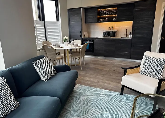 2-bed With Balcony & Parking Harrogate