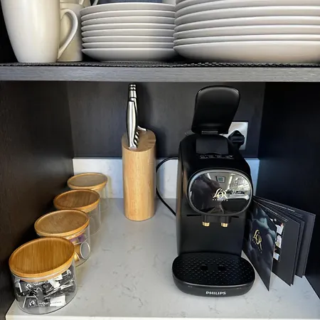 2-bed With Balcony & Parking *