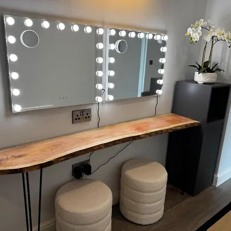 Apartment 2-bed With Balcony & Parking