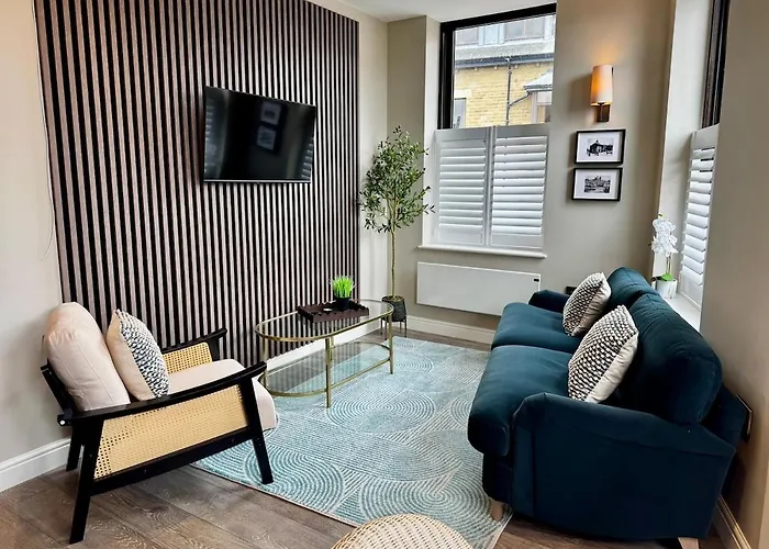 2-bed With Balcony & Parking *