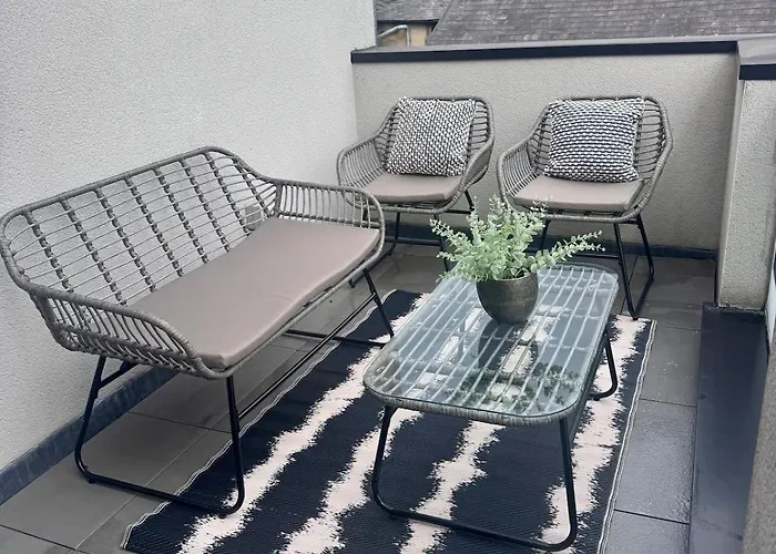 Apartment 2-bed With Balcony & Parking *