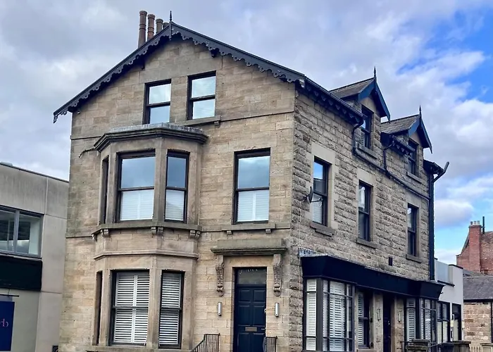 2-bed With Balcony & Parking Apartment *