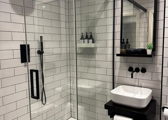 Apartment 2-bed With Balcony & Parking