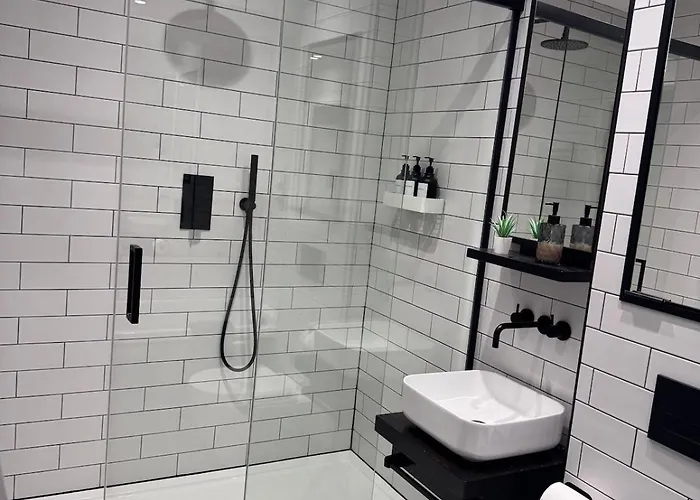 2-bed With Balcony & Parking * Harrogate