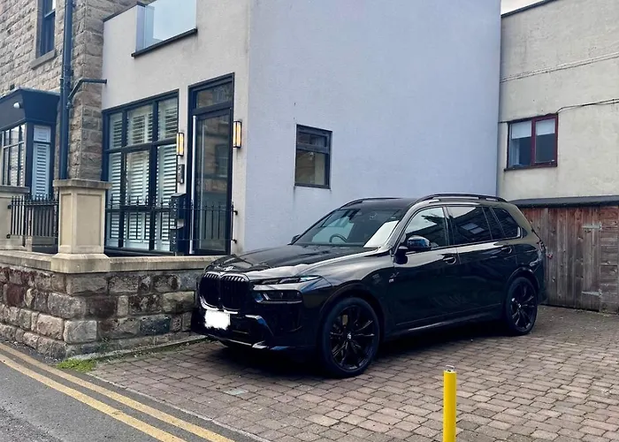 Apartment 2-bed With Balcony & Parking Harrogate