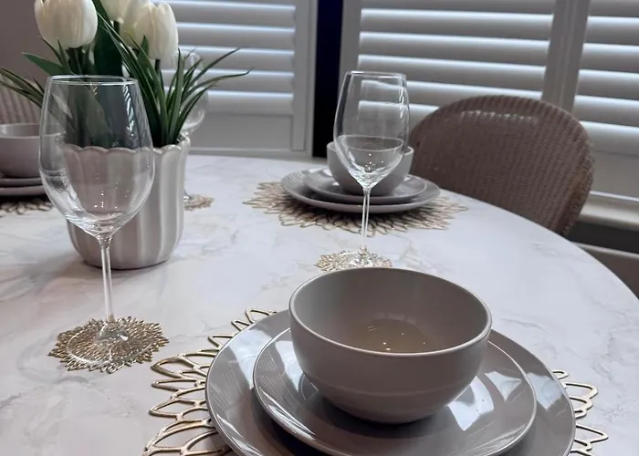 2-bed With Balcony & Parking *