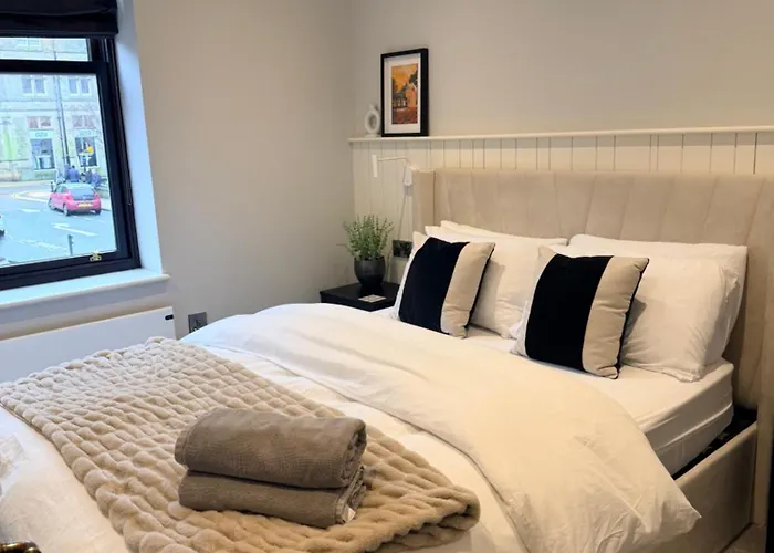 Apartment 2-bed With Balcony & Parking *