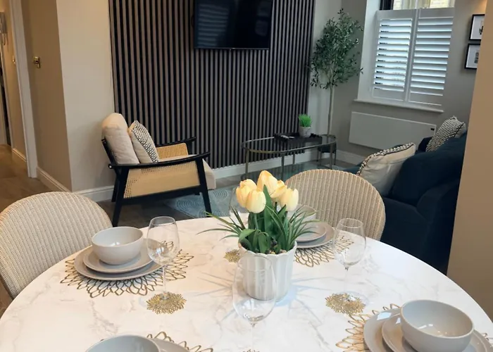 Apartment 2-bed With Balcony & Parking *