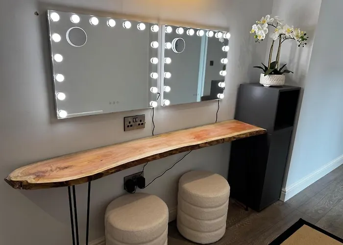 Apartment 2-bed With Balcony & Parking