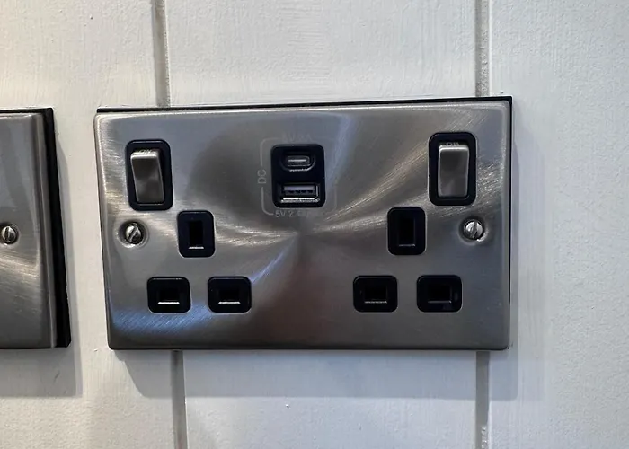 2-bed With Balcony & Parking Harrogate