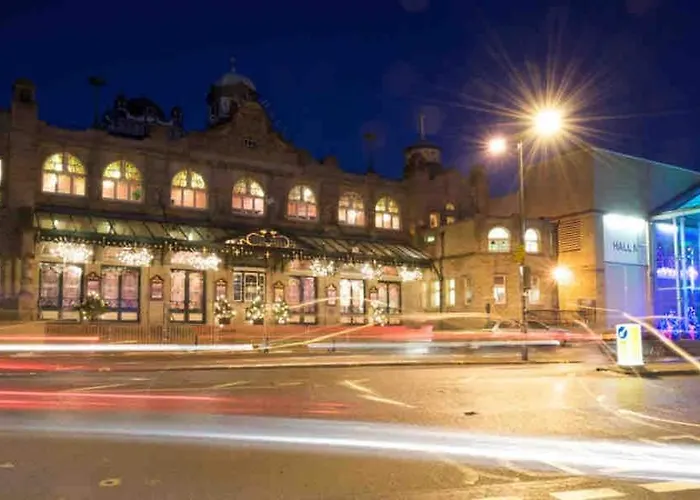 2-bed With Balcony & Parking Apartment *